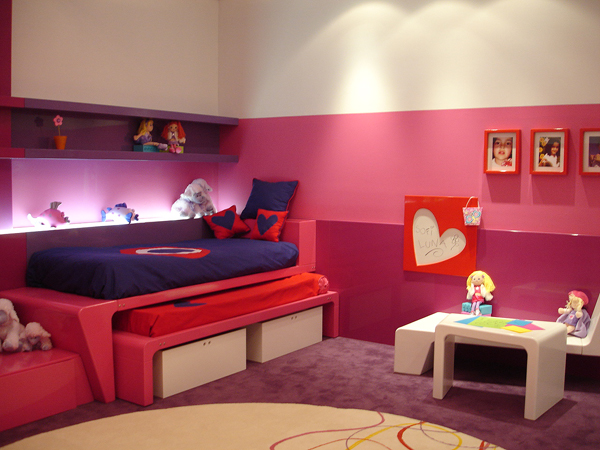 DORMITORIO PARA NIÑAS EN FUCSIA Y MORADO