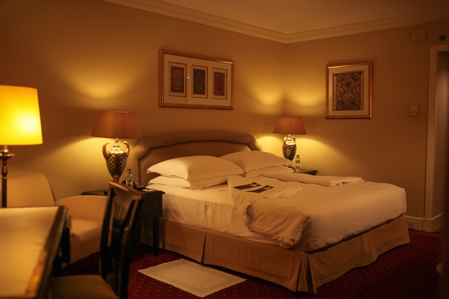 bed hotel interior glamour dubai