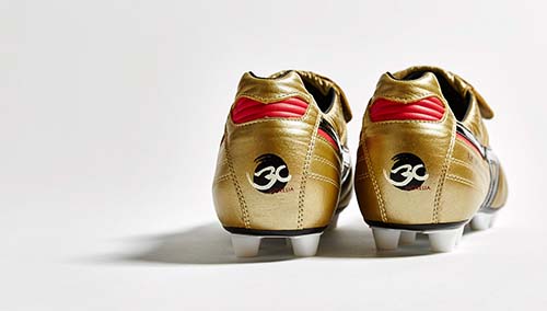 Limited Edition Mizuno Morelia Ii Md With Gold And Black Color