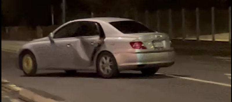 Chiếc Toyota màu bạc đang được tìm kiếm liên quan đến loạt vụ cướp ở Auckland.
