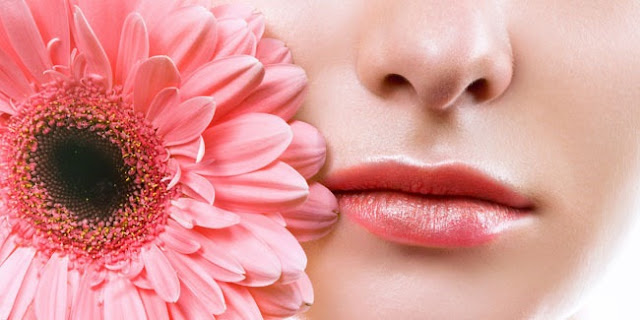 6 Cara Scrub Bibir Dengan Memanfaatkan Bahan Alami