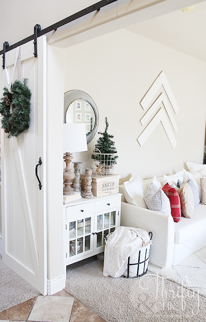 Farmhouse Christmas decor and decorating ideas. White and red Christmas decor. Fixer upper style, farmhouse style