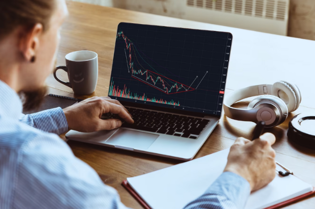 Share Market : शेयर बाजार क्या है और कैसे निवेश करें