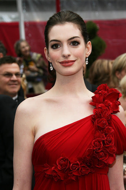 Anne Hathaway  Hot Photos
