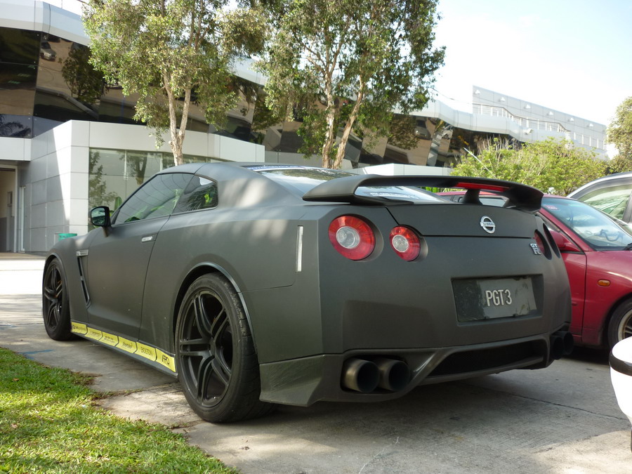 Long's Photo Gallery: Matte Black Skyline R35