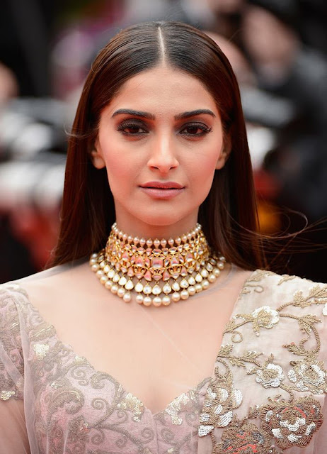 Beautiful Sonam Kapoor Wallpaper