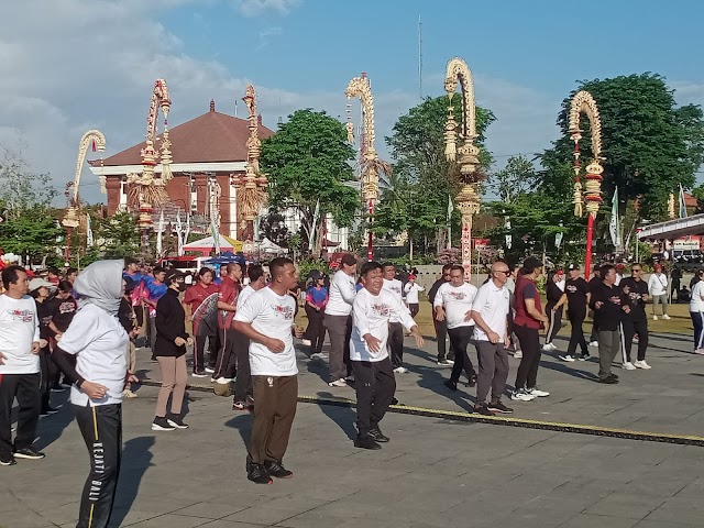 Personil Gabungan Polsek Dan Polres Bangli Amankan Kegiatan Rangkaian HUT Kota Bangli