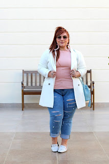 Lindos outfits con zapatillas para mujeres plus size