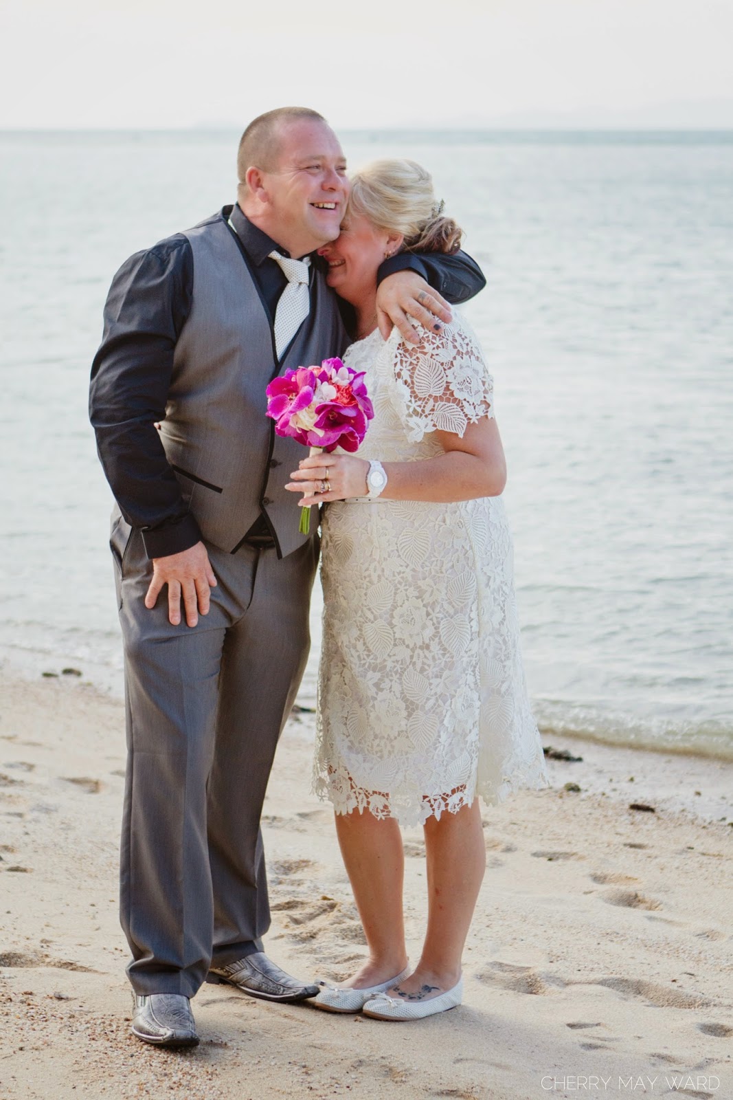 wedding photo, vow renewal on ban sabai ba rak, anniversary photo, vow renewal ceremony, beach wedding