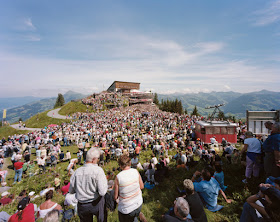 https://www.br.de/nachrichten/kultur/der-fotoband-ischgl-des-tiroler-fotografen-lois-hechenblaikner,S0MuEmh