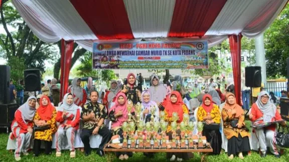 Bunda PAUD Ny. Genny Hendri Septa Buka Lomba Mewarnai Tingkat TK Se-Kota Padang