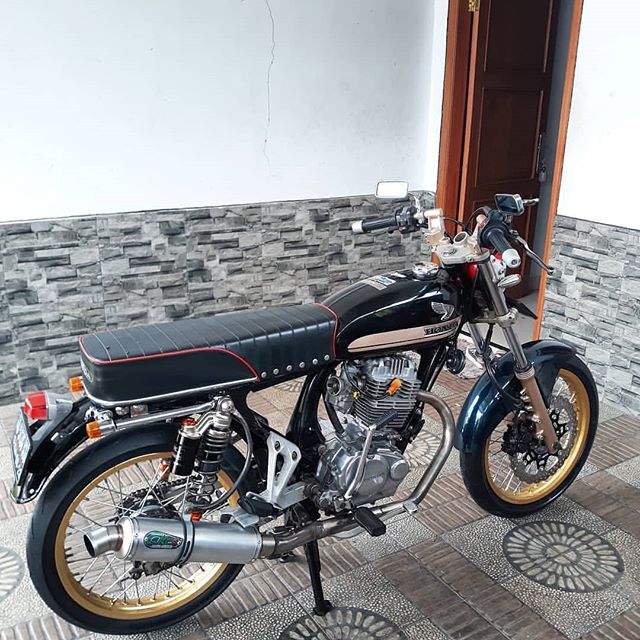 Gambar HD Modifikasi Honda CB100 Warna Hitam Terbaru