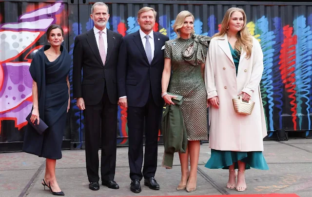 Amalia wore an emerald dress by Phase Eight. Maxima wore a dress by Jan Taminiau. Queen Letizia wore gown by Benchellal