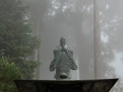 身延山 久遠寺 日蓮聖人像