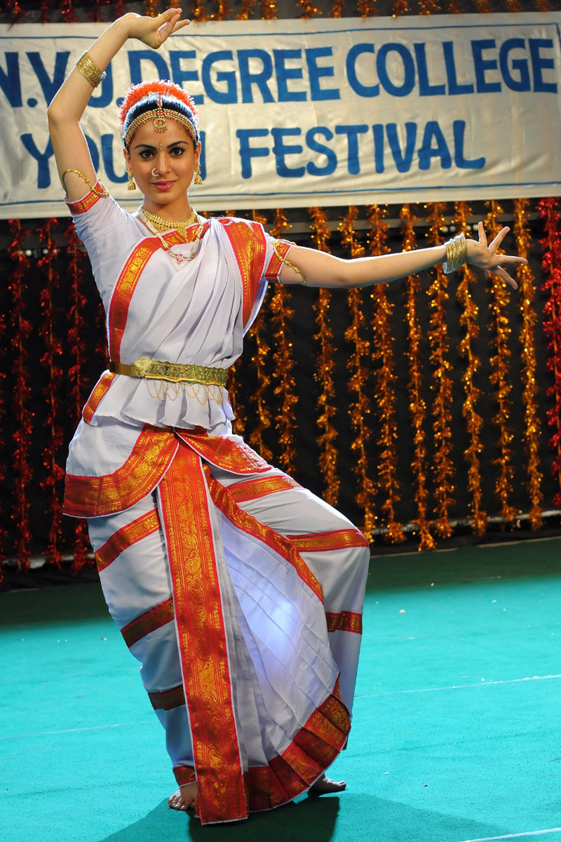 shraddha arya latest cute stills as dancer