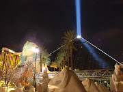 . in Las Vegas designed after the pyramid. (luxor sof )