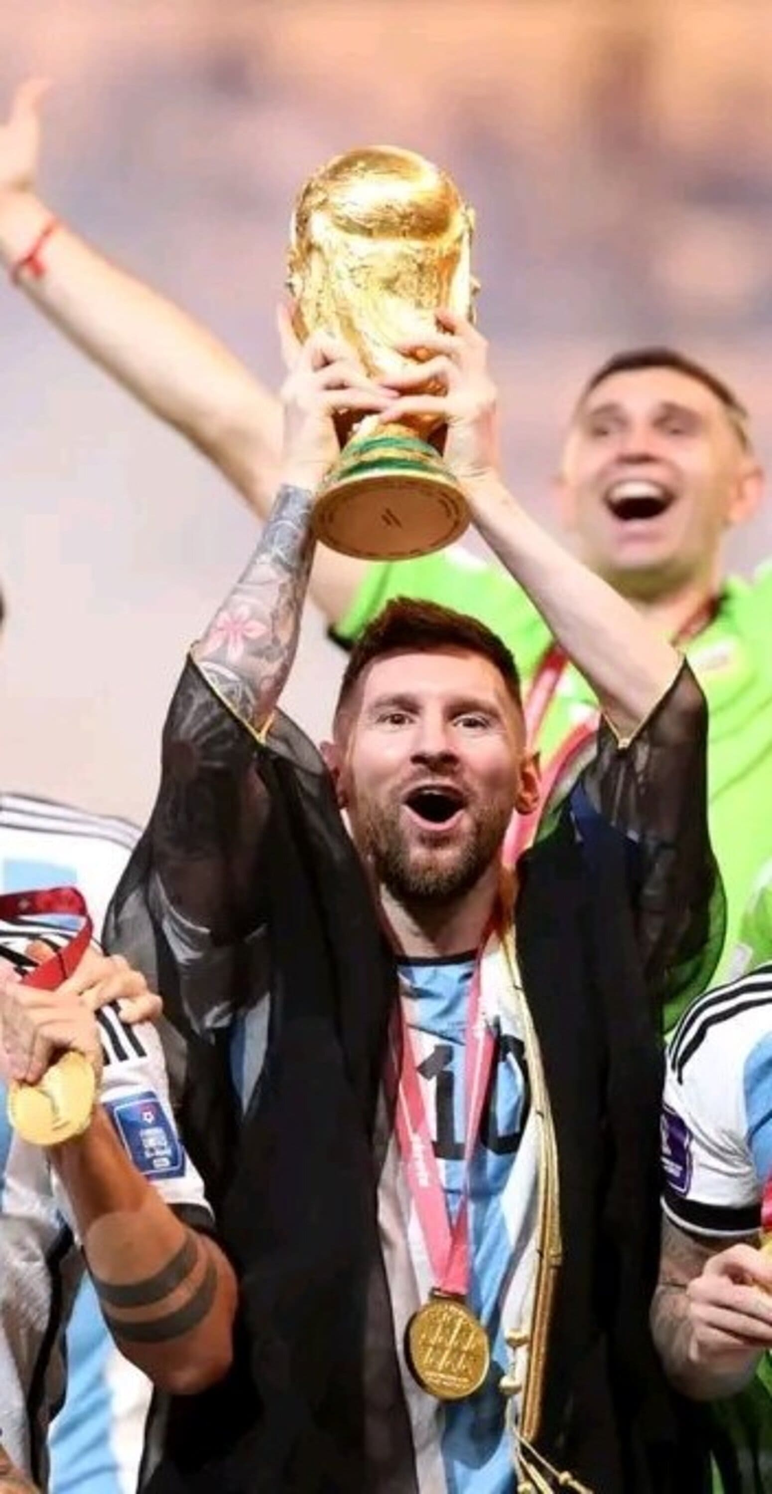 اجمل خلفية ميسي وهو يرفع كأس العالم مع لاعبي منتخب الارجنتين