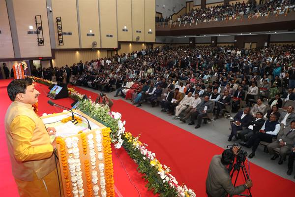 चुनौतियों का सामना करें, समाधान खोजें, शत-प्रतिशत प्रयास करें - मुख्यमंत्री डॉ. यादव