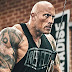 Dwayne Johnson anuncia o elenco da série "Young Rock"