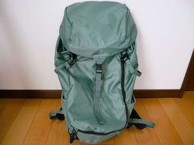 QUECHUAバックパック MH100 35L 正面