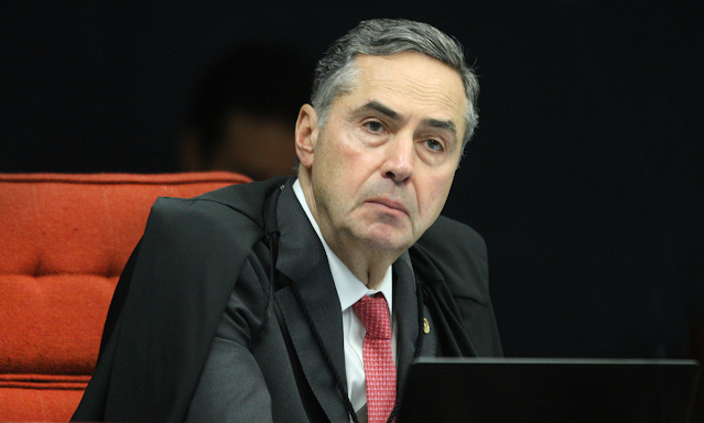 Barroso afirma que pautará cassação da chapa Bolsonaro-Mourão no TSE.