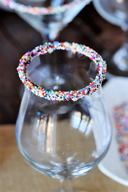 How to Make a Sprinkles Rim Cocktail Glass Image