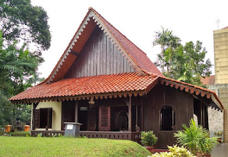 Bangga rasanya kita menjadi warga negara Indonesia tercinta ini Rumah Adat Tradisional Suk Rumah Adat Tradisional Suku Daerah di 34 Provinsi