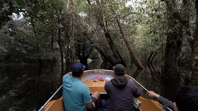 Menelusuri Danau Laet