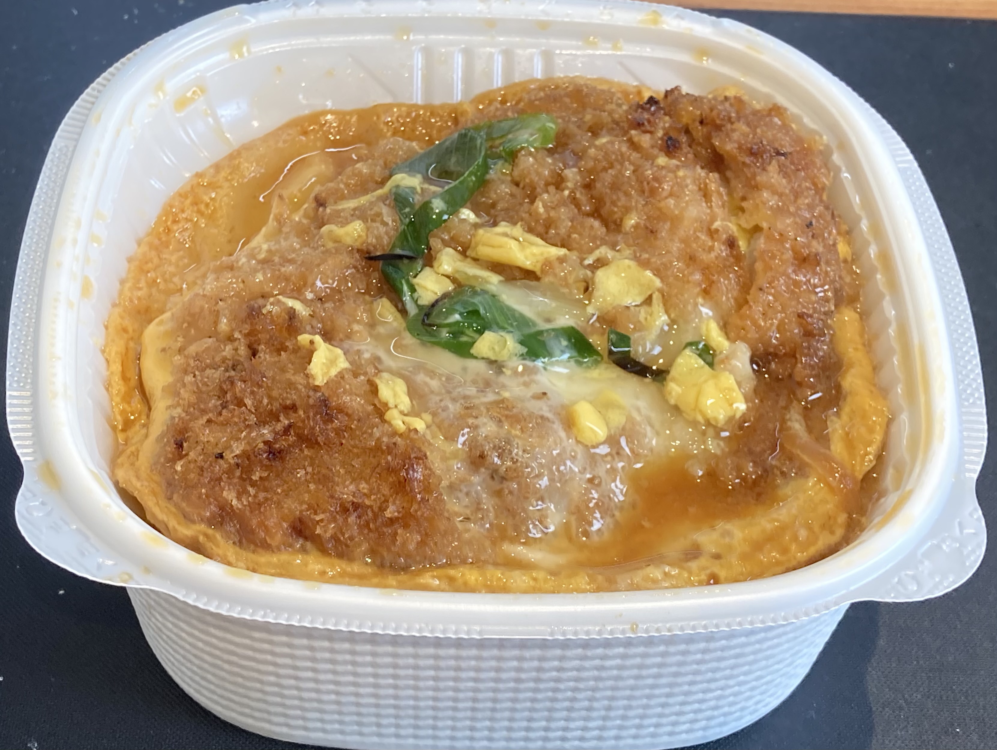 実食 セブンイレブンの肉増し特製ロースかつ丼22レビュー カロリーは コンビニサラリーマン総研 コンビニ サラリーマン総研 最新コンビニグルメがわかるブログ