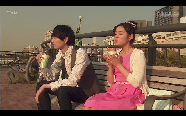 Naoki and Kotoko eat dinner together on their accidental date. 