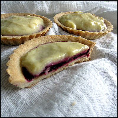 Hors table de Pauline - Tartelettes à la gelée de fruits des bois et à la crème pâtissière.