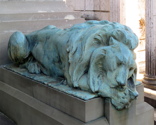 Sleeping lion by Italo Vagnetti, Fenci chapel, Cimitero delle Porte Sante, Florence