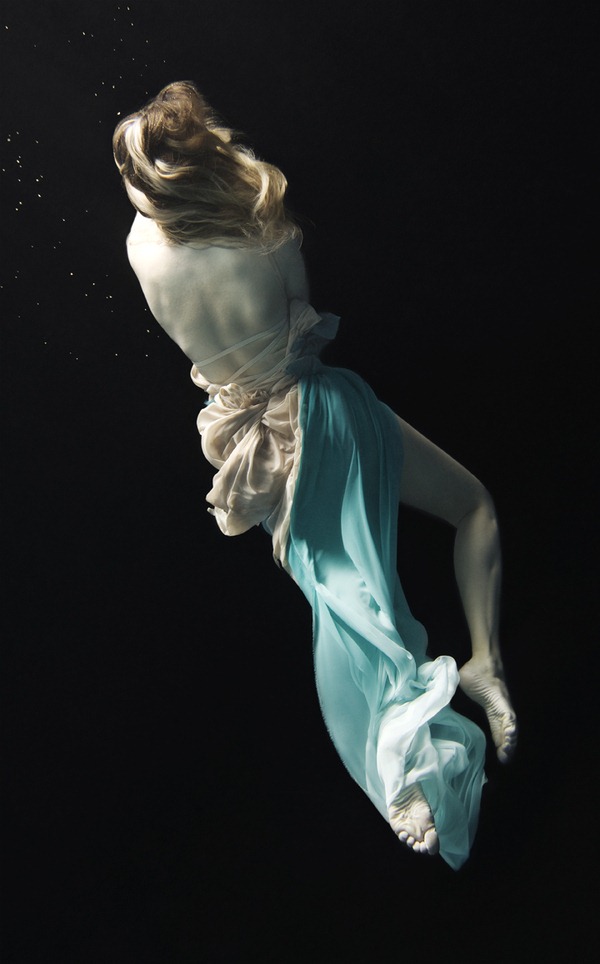behind-the-surface (5)