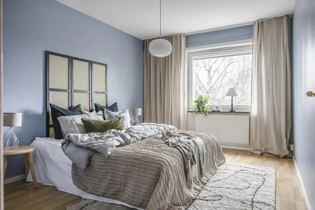 chambre en bleu et beige