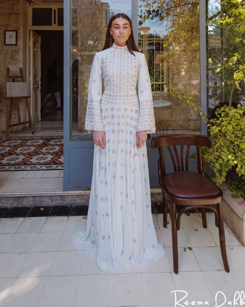 Iman dress was based on Reema Dahbour dress named “Haneen” from the designer’s 2021 bridal collection and featured white flowers and golden crystals over a layer of silk chiffon.