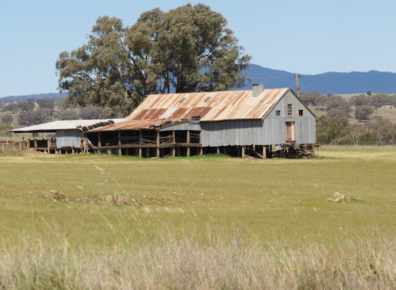 Winton House: Australian Shed Vs American Barn