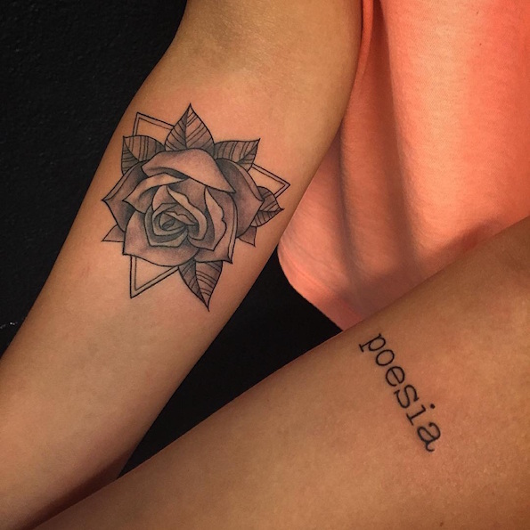 Este blackwork rosa