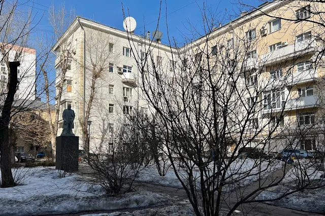 улица Климашкина, дворы, памятник Владимиру Ленину, жилой дом 1928 года постройки