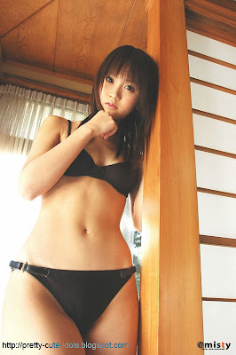 Syouko Hamada Sexy Asian bikini girl