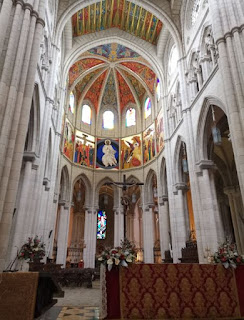 Interior de la Catedral de la Almudena de Madrid.
