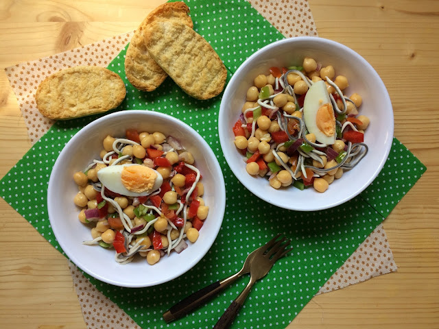 ENSALADA TEMPLADA DE GARBANZOS Y GULAS