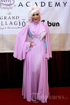 contoh model baju muslim Ala April Jasmine, foto baju muslim april jasmine, gambar busana muslim april jasmine 2015, desain baju muslim modis dan elegan April Jasmine terbaru, baju muslim terbaru April Jasmine, Koleksi Baju muslim rancangan April Jasmine