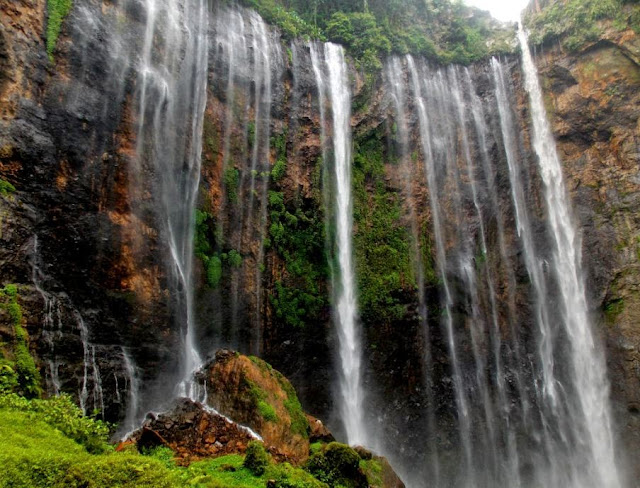 Pesona Air Terjun Coban Tumpak Sewu di malang