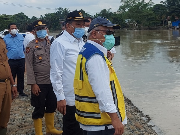 Menteri PUPR Tinjau Tanggul Sungai Padang di Kota Tebing Tinggi