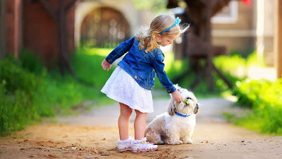 Niña con su mascota