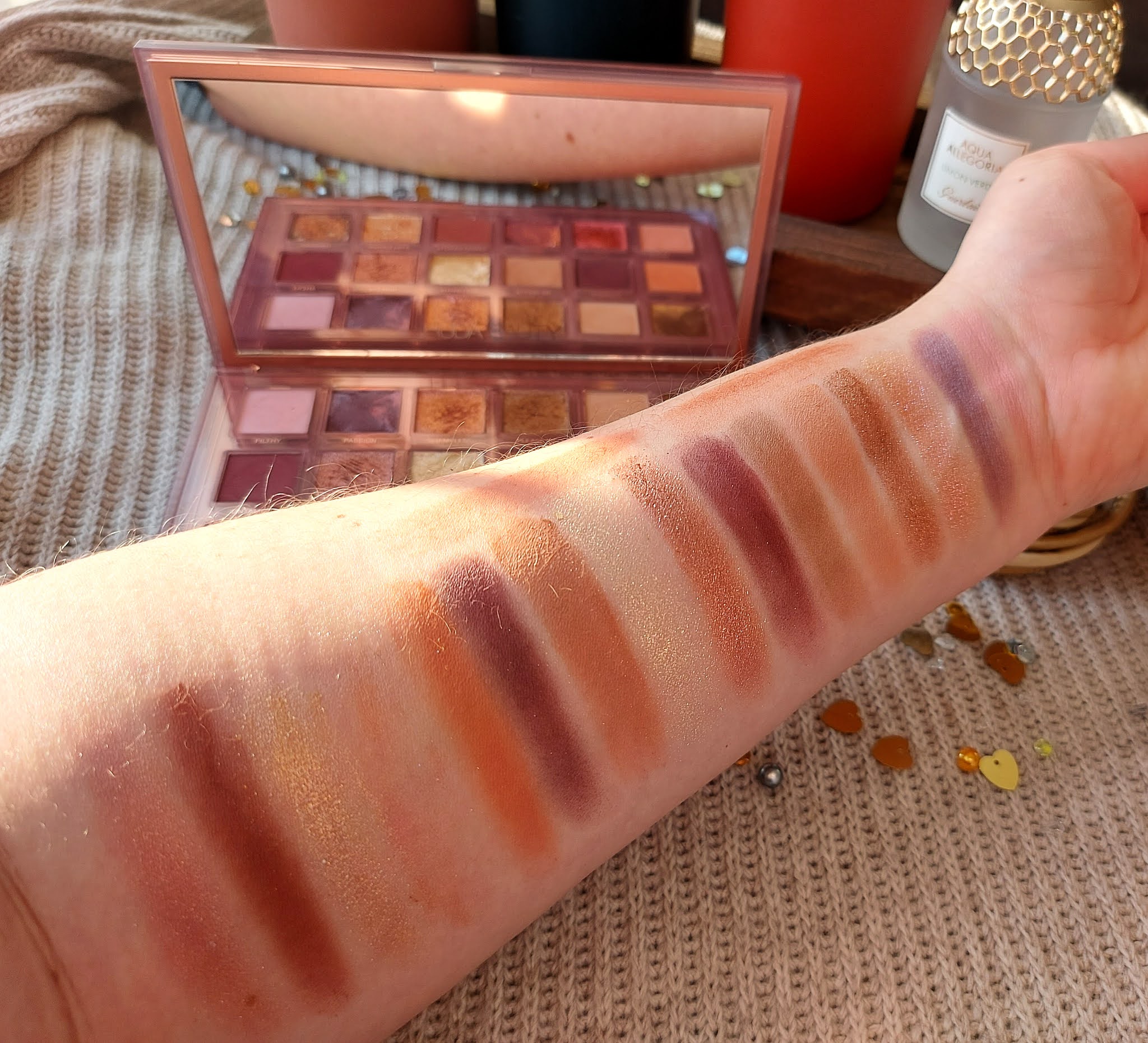 Huda Beauty - Naughty Nude czy Khaki Haze