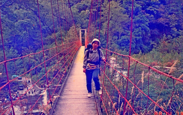 馬達拉溪登山口吊橋