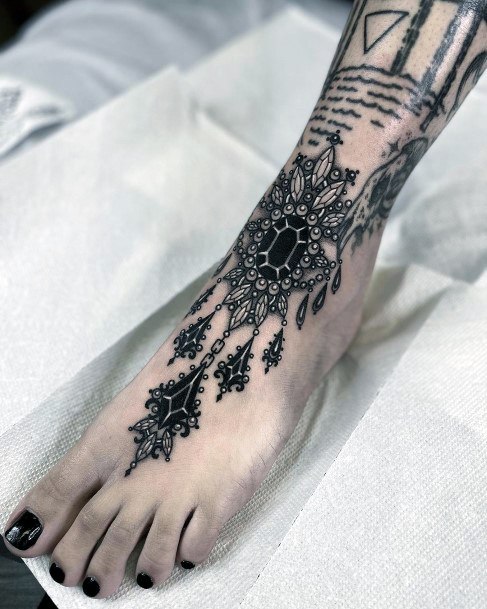 50 tatuagens de jóias que vão fazer você se sentir como uma rainha