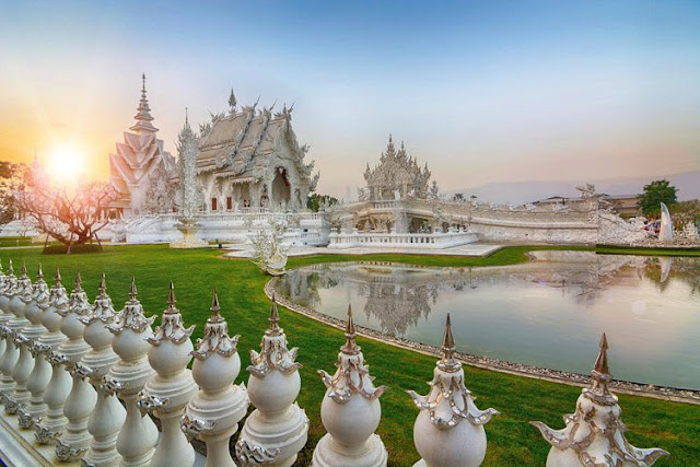 Đừng bỏ lỡ ngôi chùa trắng tuyệt đẹp khi du lịch Thái Lan