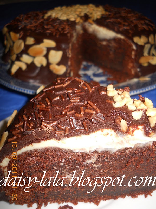 Daisy-lala: Devil's Food Chocolate Cake